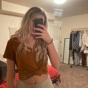 distressed rust short sleeve top!